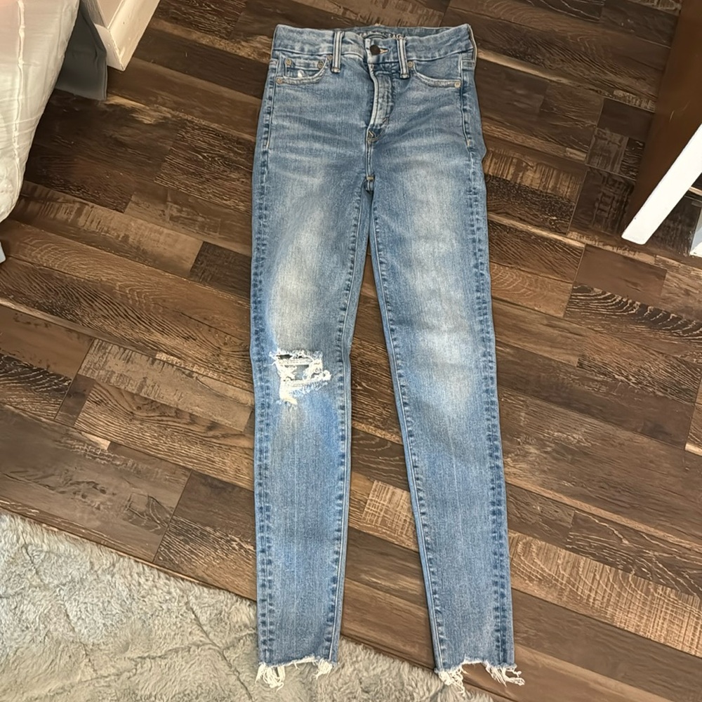 Used,  like new.  American eagle luxe stretchy jeans. Size 0.